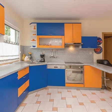 Awesome In With Kitchen Apartamento